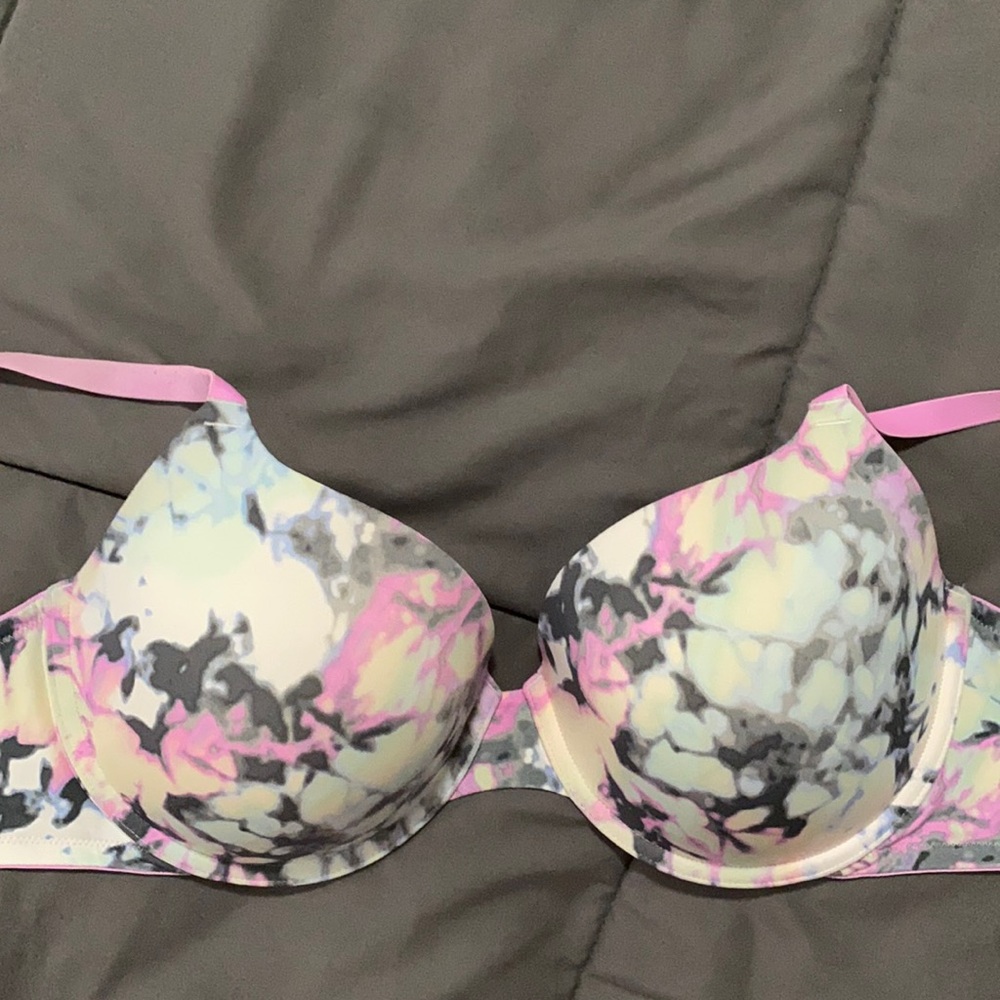 PINK Victoria’s Secret t-shirt bra 36dd